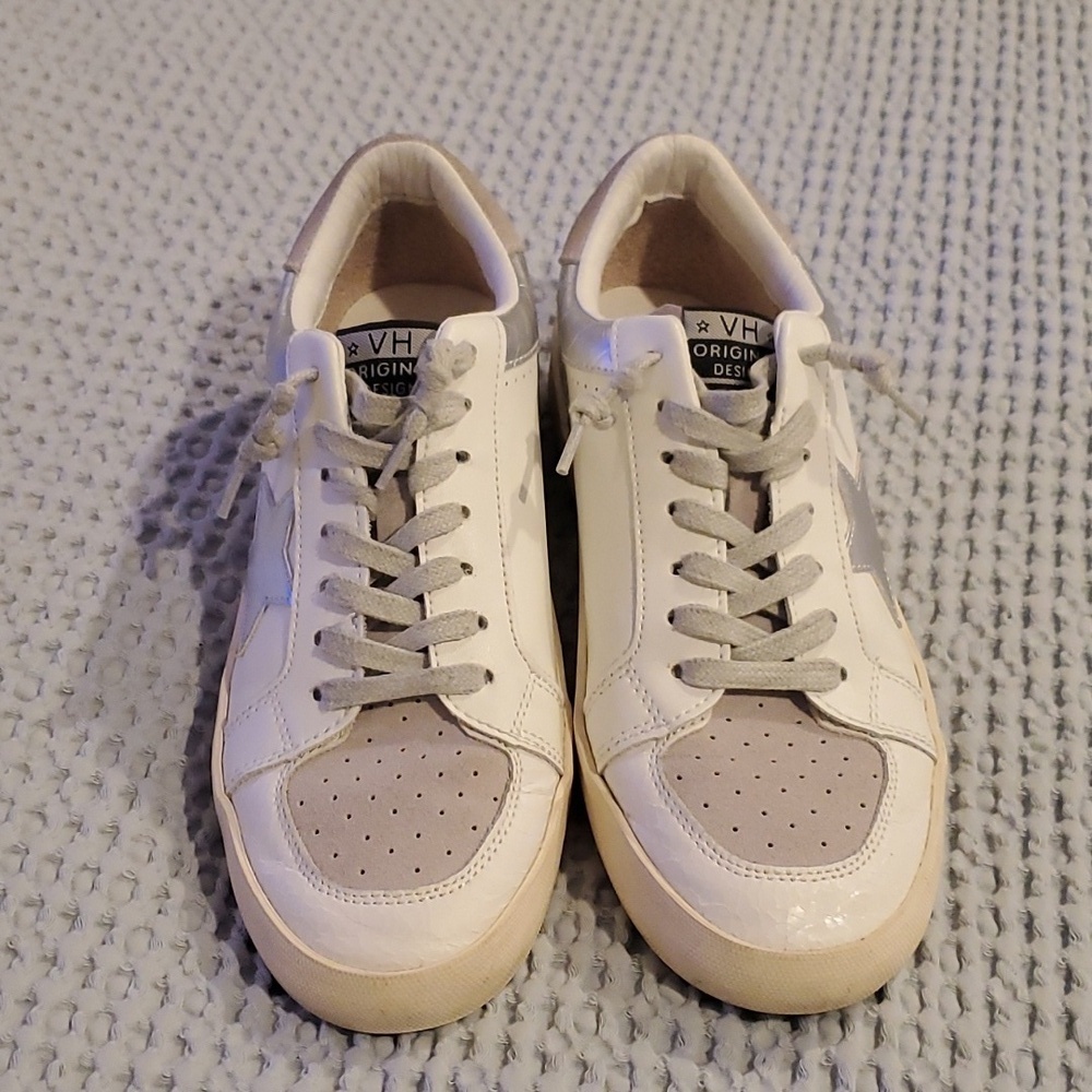 Vintage Havana Women's White Silver Sneaker Size 9 (#2)